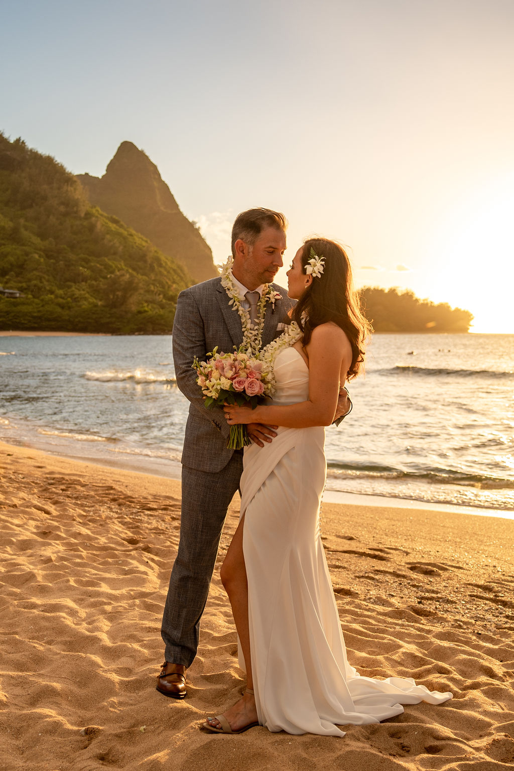 GET MARRIED<br /> ON BEAUTIFUL<br /> KAUAʻI